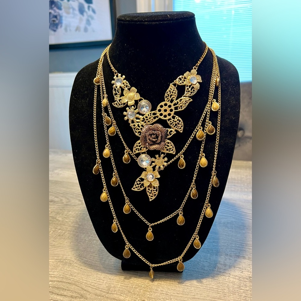 2 NECKLACES CREATE ONE 🔥🔥🔥🔥🦄🦄🦄🦄 STATEMENT that screams FABULOUS